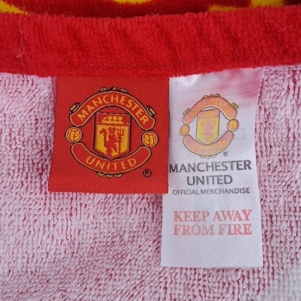 2003 Manchester United FC offical logo white & red soccer beach bath gym towel